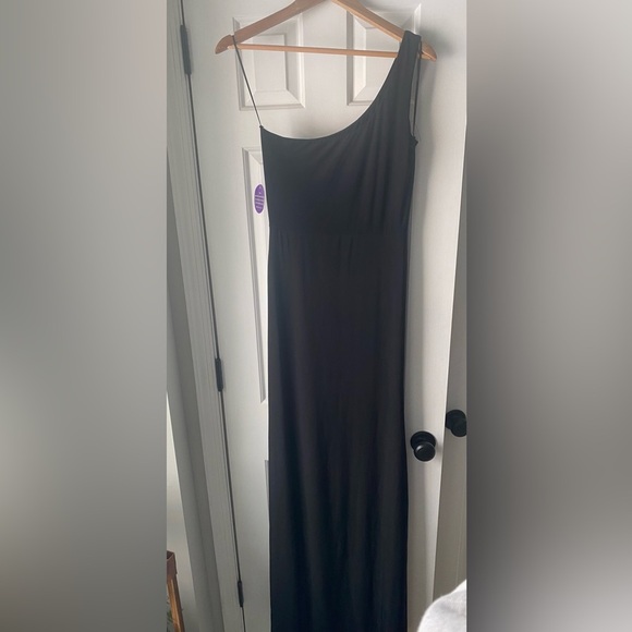 Windsor Black One Shoulder Formal Dress. Size 6 - Picture 5 of 6